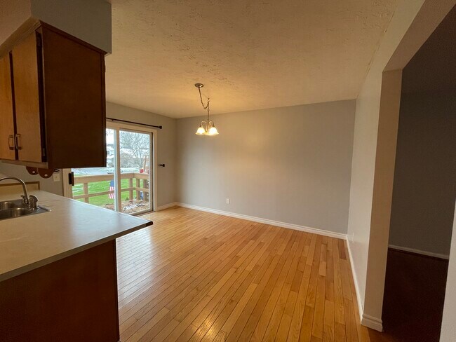 Foto del edificio - 1083 Cunningham Dr