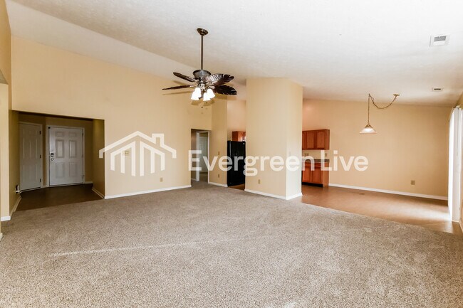 Building Photo - 3060 Hidden Pine Dr