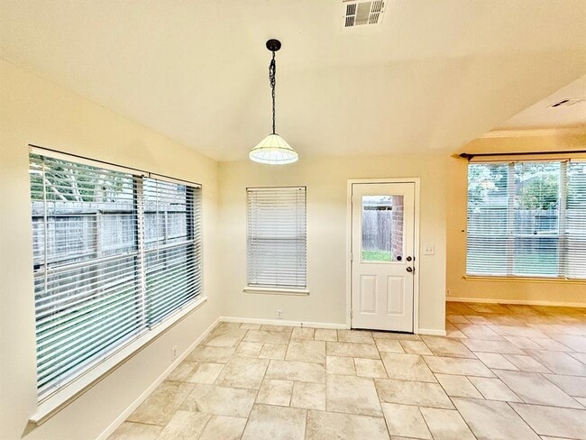 Building Photo - 3118 Silver Cedar Trail