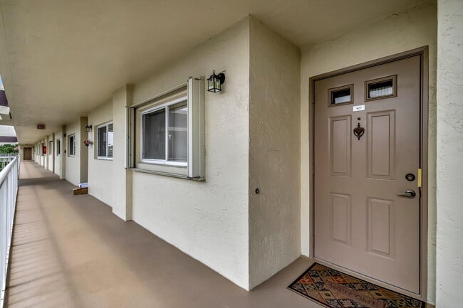 Building Photo - 4735 Lucerne Lakes Blvd