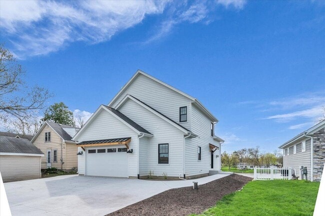 Building Photo - 6255 S Linnie Lac Pl