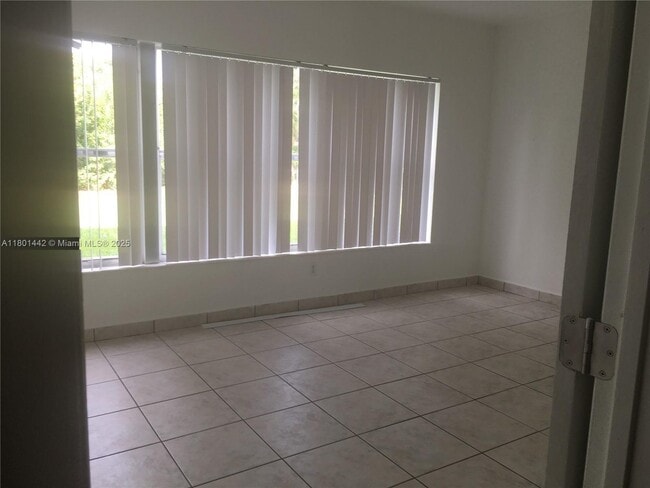 Building Photo - 4851 University Dr