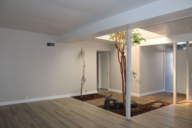 Building Photo - 4757 River College Dr