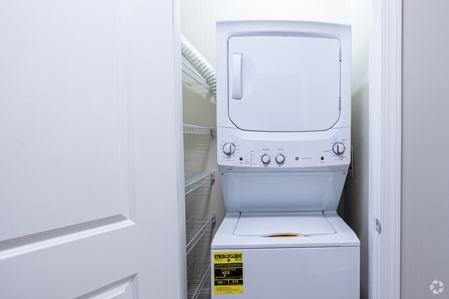 1BR, 1BA - 728SF - In-Unit Laundry - Parq 170