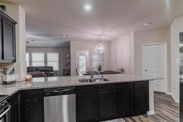 Foto del edificio - 562 Jamestown Ln