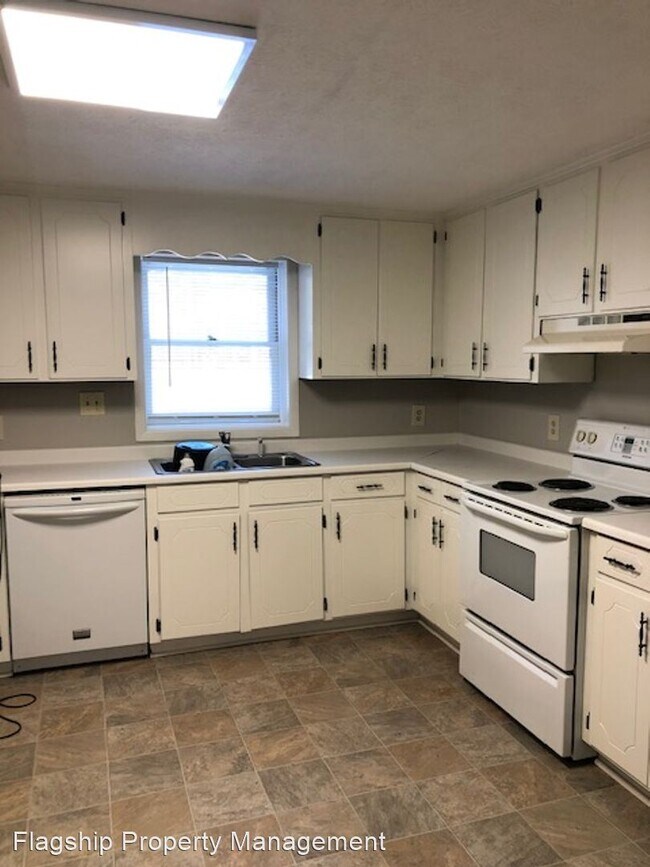 Building Photo - 3 br, 2.5 bath House - 9025 Reidville Road