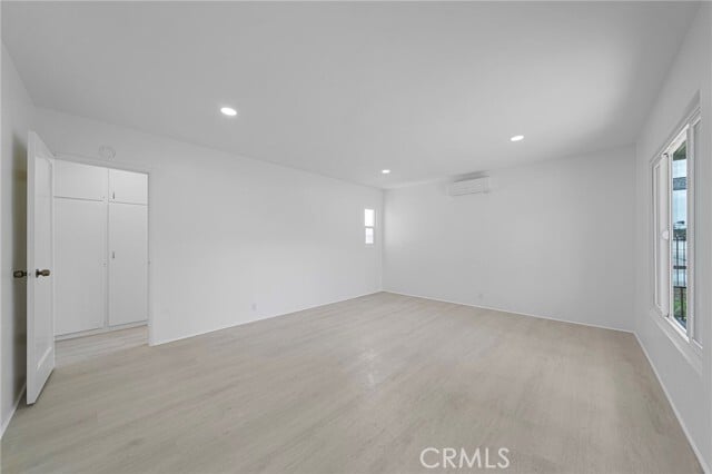 Building Photo - 9050 Huntington Dr