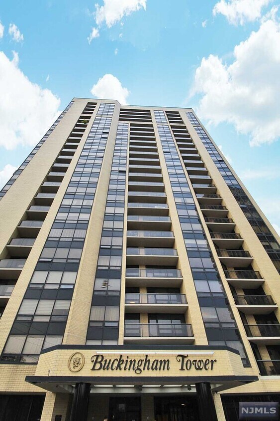 Primary Photo - 800 Palisade Ave
