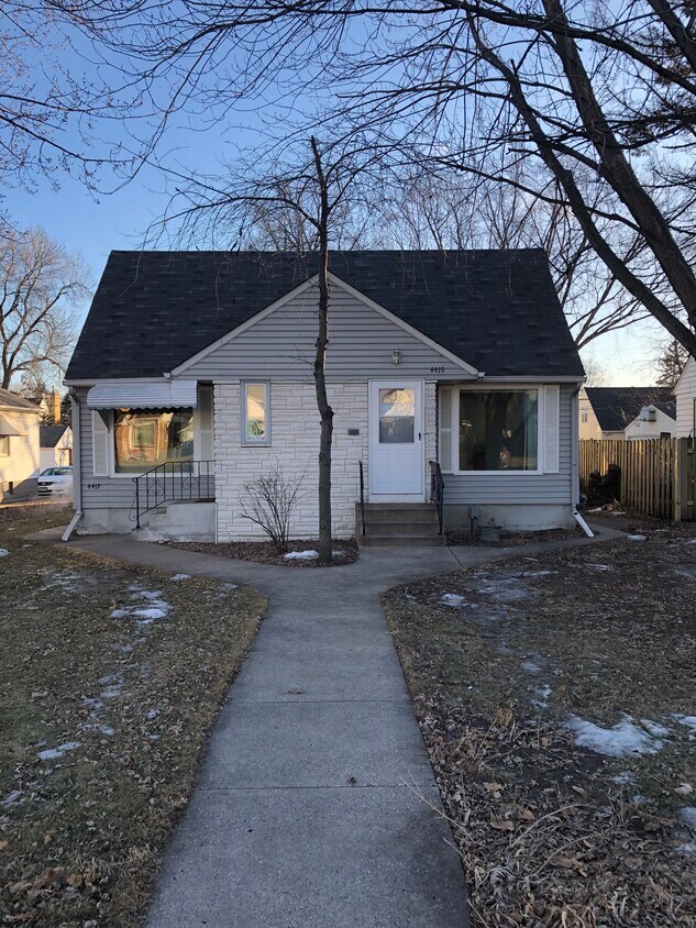 Primary Photo - 4419 Cedar Ave S