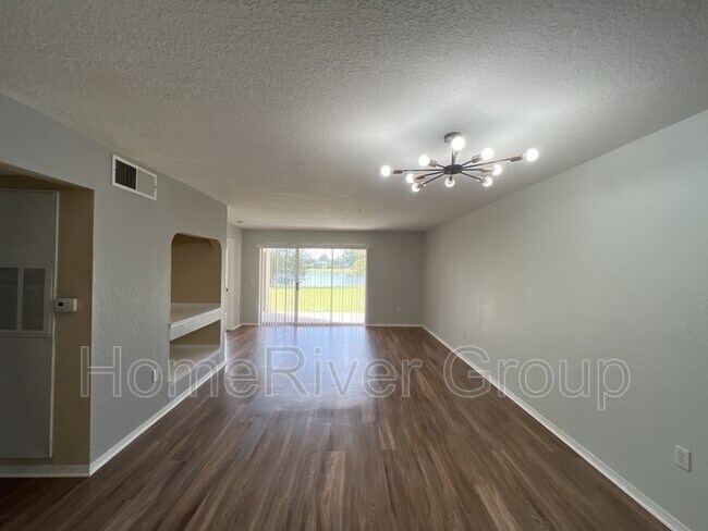 Building Photo - 13929 Fairway Island Dr