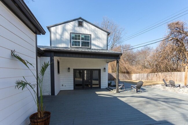 Building Photo - 3668 Aurora Cir