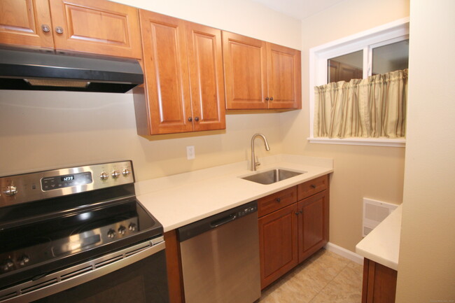 Foto del edificio - 95 Wilton Crest Rd