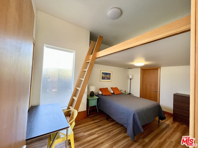 Building Photo - 507 N San Vicente Blvd