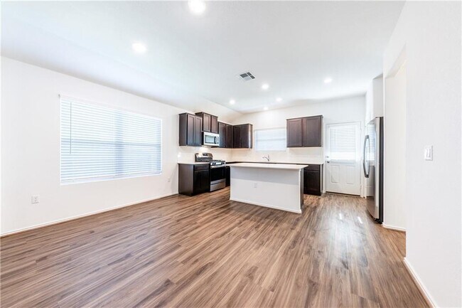 Foto del edificio - 6909 Colorado Bluffs Rd