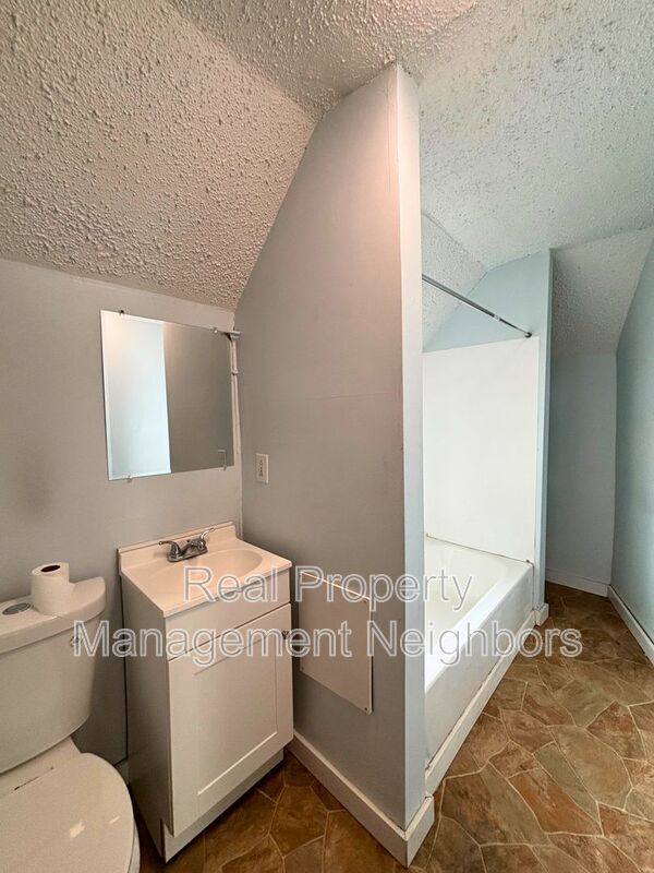 Building Photo - 451 Graham St SW