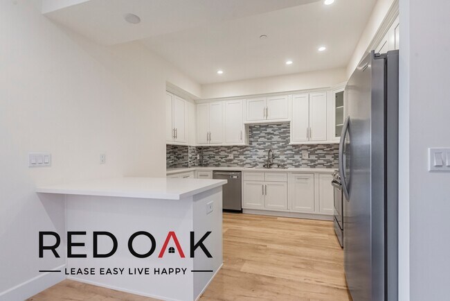 Foto del edificio - Incredible, Spacious Three Bedroom with a ...