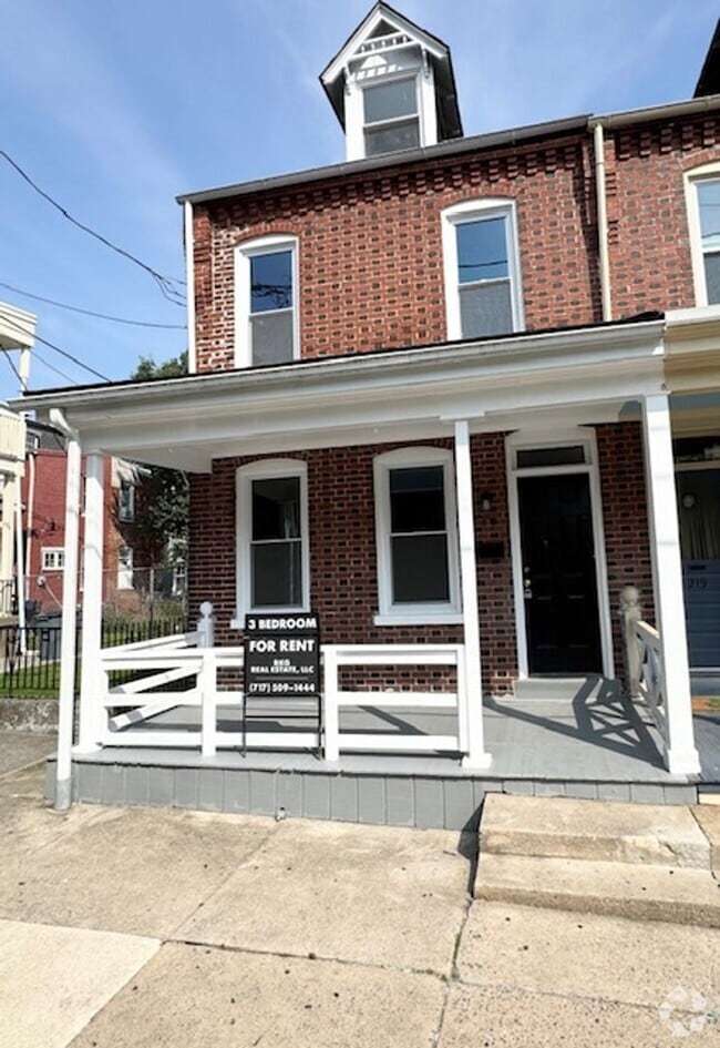 Building Photo - 217 Green St