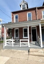 Building Photo - 217 Green St
