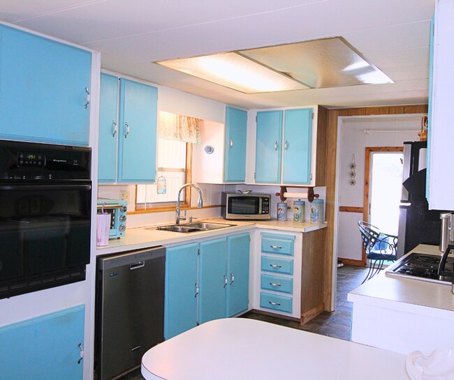 Building Photo - Waterfront Short-Term Rental – Fully Furni...