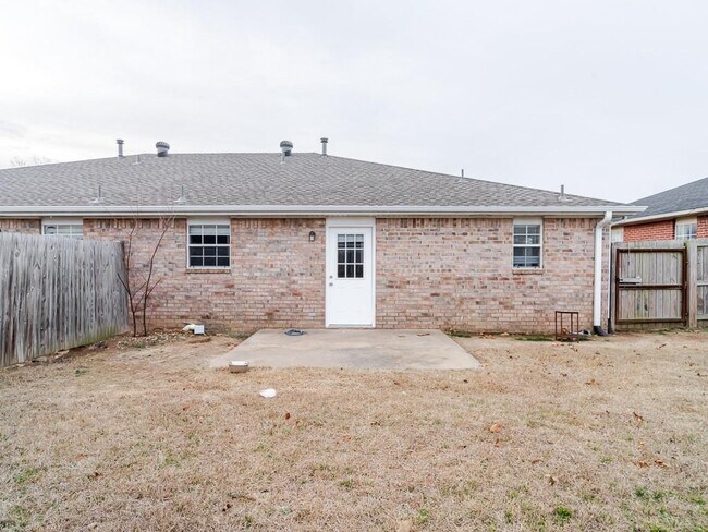 Foto del edificio - 13 Holly Dr