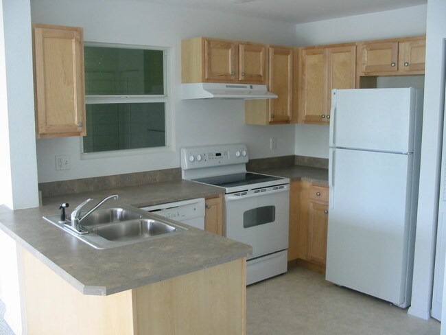 Building Photo - 600 Sterthaus Dr