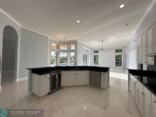 Foto del edificio - 15683 Cypress Park Dr