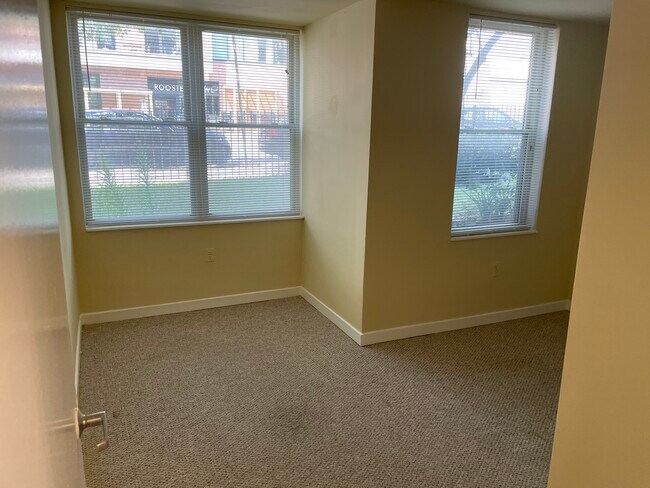 Foto del edificio - 2425 14th St NW
