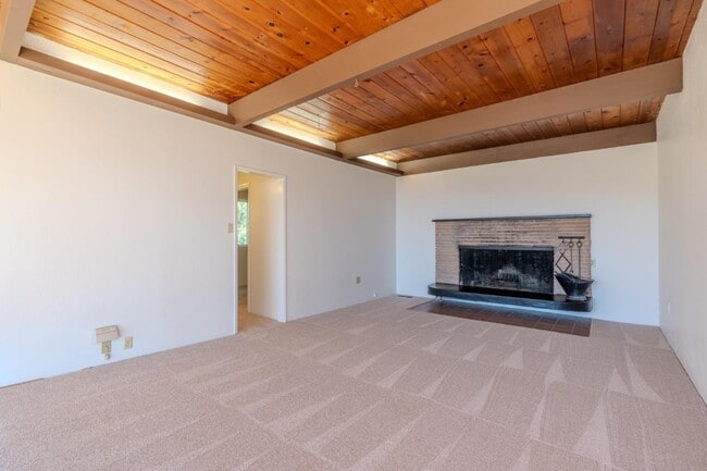 Building Photo - 990 Mirador Terrace