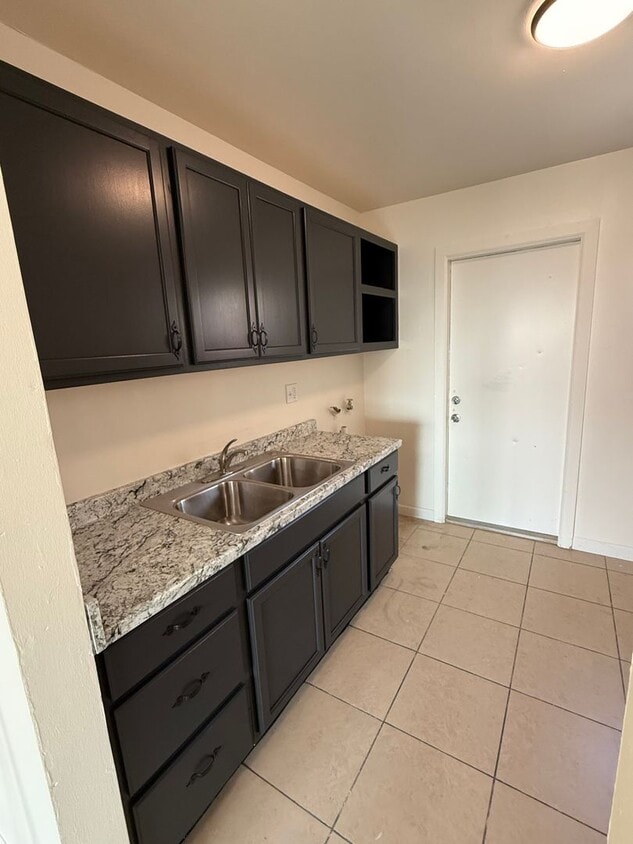 Building Photo - 2804 Horace Mann Ct