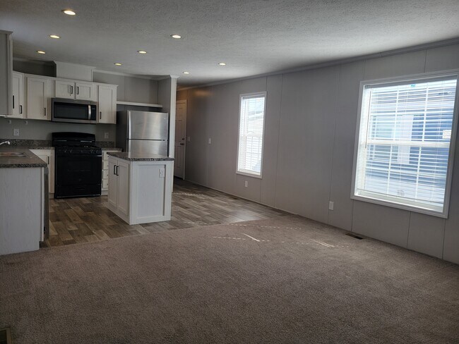 Foto del edificio - 38060 Leverette Ave