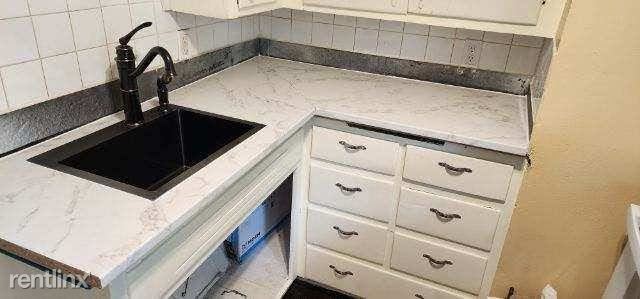 Building Photo - 1 br, 1 bath Duplex - 1012 North Walnut St...