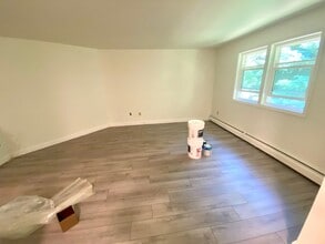 Building Photo - 25 Baycrest Dr