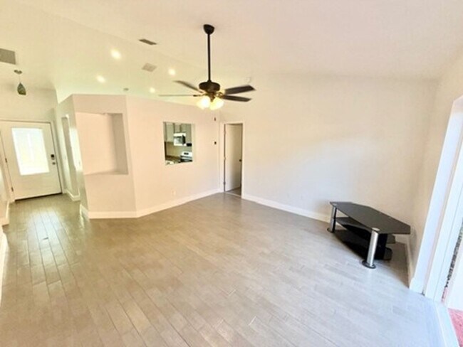 Building Photo - Sanford - 3 Bedroom, 2 Bathroom - $2295.00