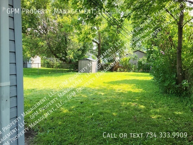 Foto del edificio - 8152 Nightingale St