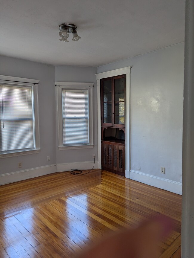 Dining Room - 130 Fellsway W