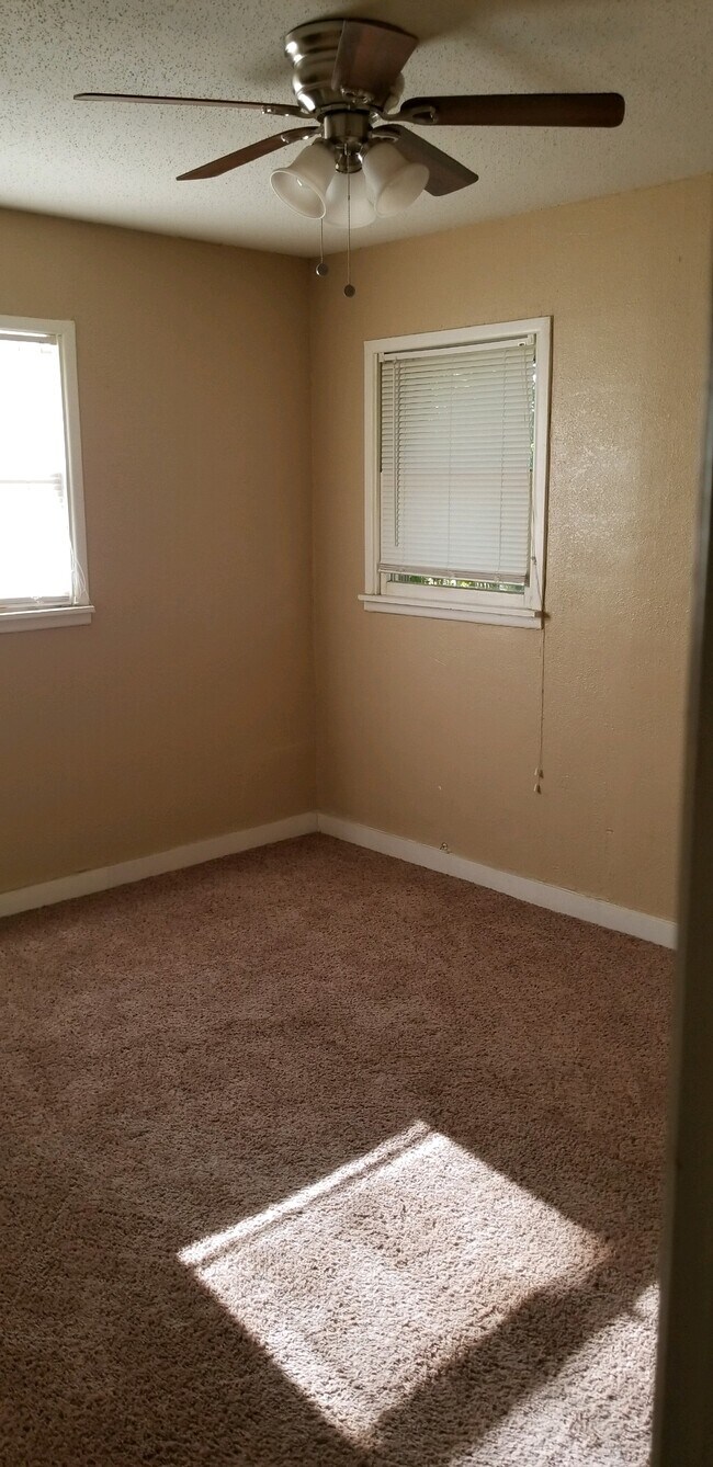 Foto 24 de junio, 2 40 06 PM - 803 W 10th St