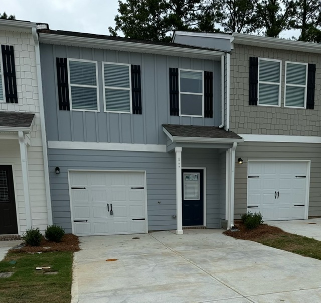 Foto principal - 144 Village Green Dr
