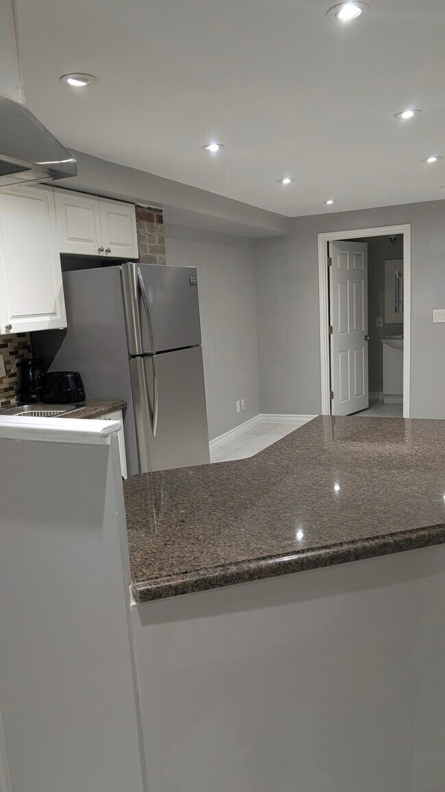 Photo du bâtiment - 2430 Kingston Rd