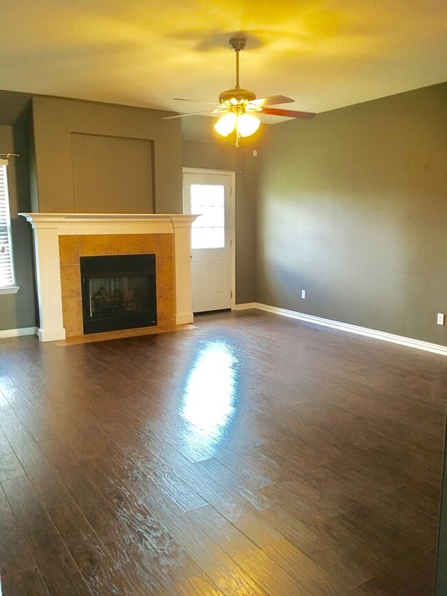 Foto del edificio - 3 Bedroom House in Rogers for Rent! Availa...
