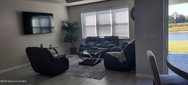 Building Photo - 5090 Daybreak Dr