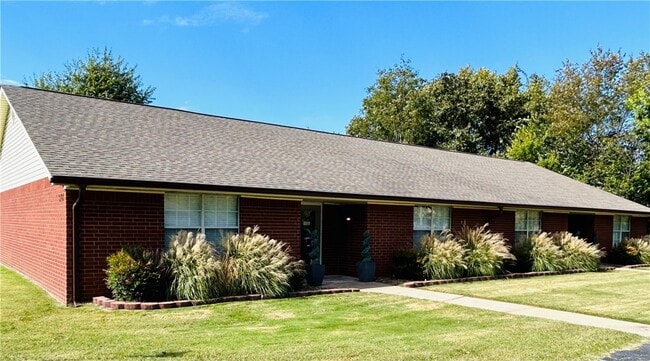 Building Photo - 3701 W Cedar St