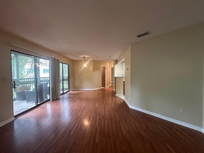 Building Photo - 55 Bay Dr