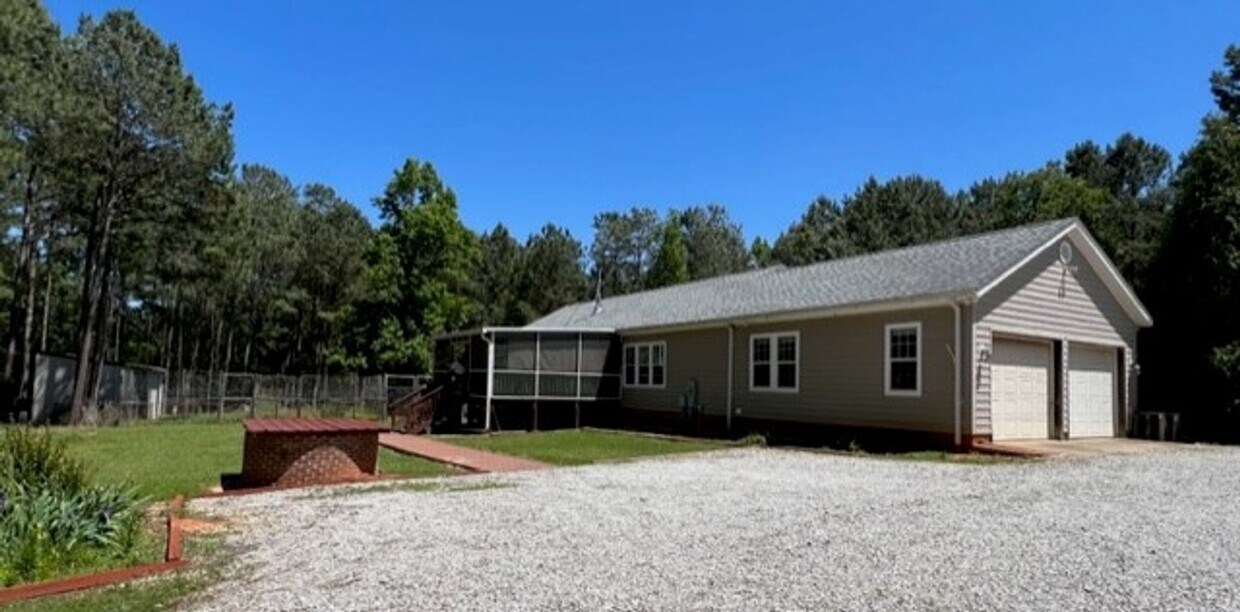 House with Barn and Acreage House Rental in Appling, GA
