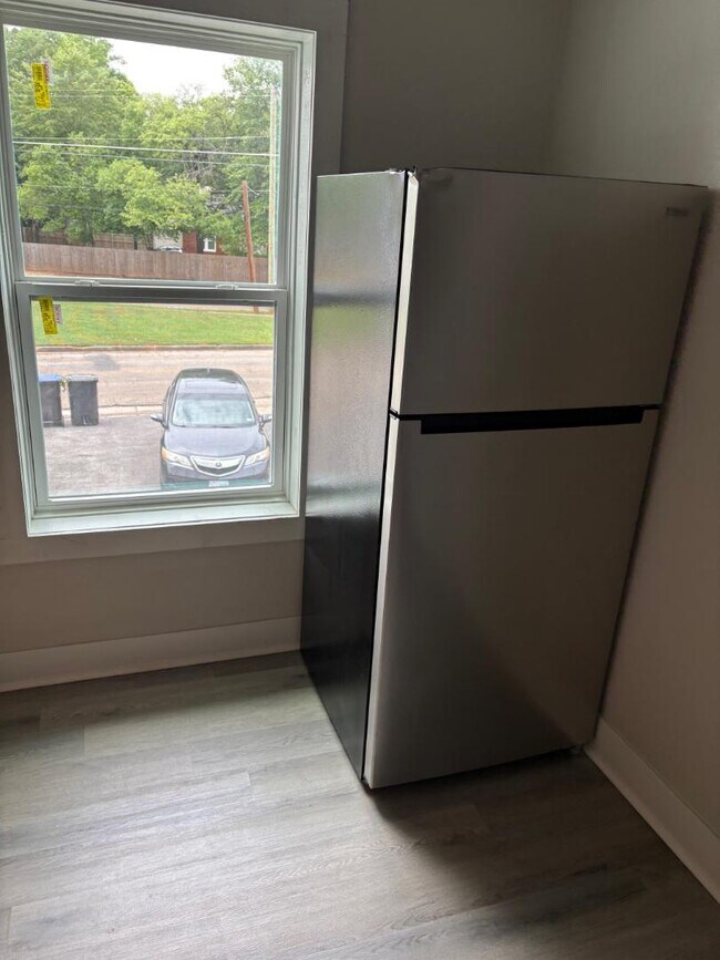 Foto del edificio - 406 S Fredonia St