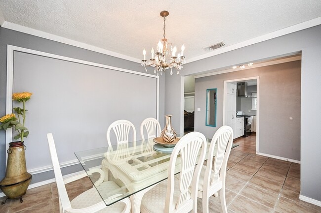 Building Photo - 13102 Richmond Ave.