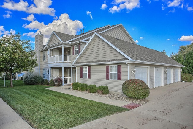 Building Photo - 701 N Prairieview Rd Building Photo - 701 N Prairieview Rd