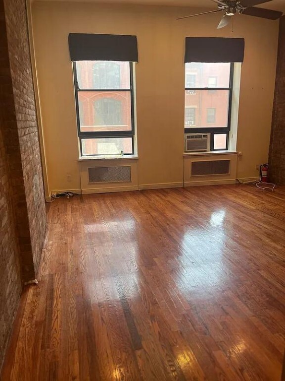 Foto principal - 23 E 10th St