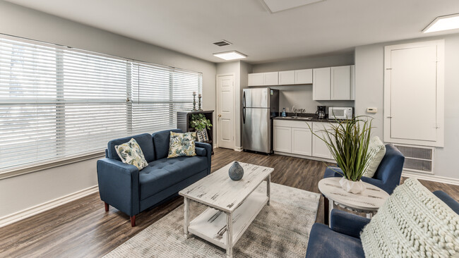 Amenidad de la sala comunitaria - Kingfisher Creek Apartments