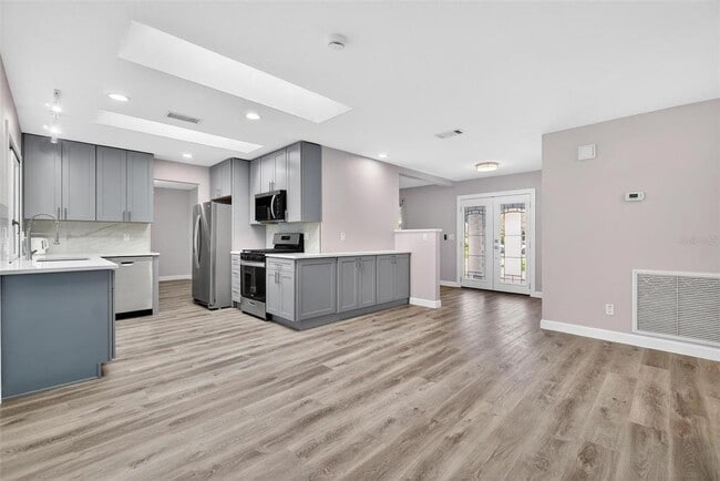 Building Photo - 5630 Venetian Blvd NE