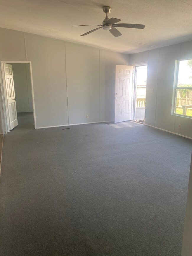 Building Photo - 2319 W Osage Dr